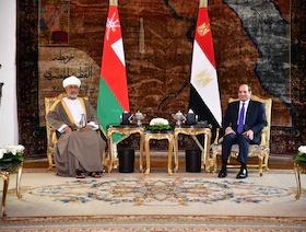 الرئيس المصري وسلطان عمان يتوافقان على "ضرورة تسوية أزمات المنطقة"