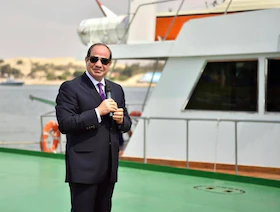 السيسي: بيع قناة السويس "أكاذيب".. والتكلفة الكبيرة أعاقت تنمية سيناء