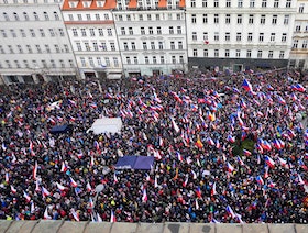التشيك.. متظاهرون يطالبون بإنهاء الدعم العسكري لأوكرانيا