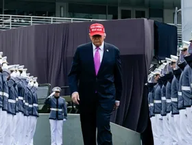 ترمب في خطاب تخرج طلاب أكاديمية عسكرية: أنا مَن أعاد بناء أعظم جيش في العالم