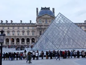 فرنسا.. فتح أبواب متحف اللوفر "جزئياً" رغم استمرار إضراب الموظفين