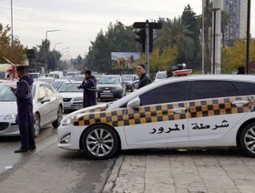 الفصائل المسلحة تنهي حظر التجول في حلب وتعيد نشر الشرطة المحلية