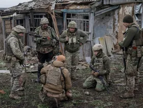 انتقادات ترمب لزيلينسكي تستبق قمة لندن.. والأوروبيون يبحثون مصير مفاوضات السلام