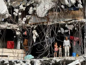 "حماس" تعلن تسليم جثامين 3 محتجزين.. واجتماع فلسطيني في القاهرة لبحث إدارة غزة