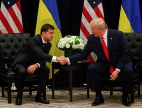 زيلينسكي يدعو "السيد ترمب" لجولة على خط المواجهة في أوكرانيا