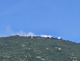 هجمات صاروخية مكثفة لـ"حزب الله" على شمال إسرائيل رداً على غارات الثلاثاء