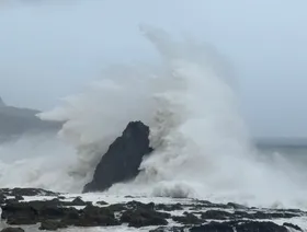 إعصار "راجاسا" يضرب هونج كونج بالدرجة القصوى