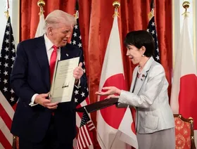 ترمب يحض رئيسة وزراء اليابان على تجنب التصعيد مع الصين بعد مكالمة مع شي