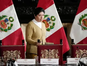 بيرو تقطع العلاقات مع المكسيك بعد لجوء رئيسة الوزراء السابقة لسفارتها