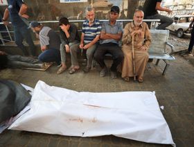 إسرائيل تقتل عشرات الفلسطينيين قرب موقع لتوزيع المساعدات في غزة