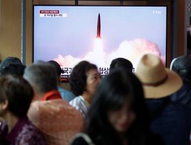 كوريا الشمالية تعلن إطلاق صاروخ أسرع من الصوت يعمل بالوقود الصلب