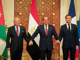 قادة مصر وفرنسا والأردن يبحثون هاتفياً مع الرئيس الأميركي تطورات غزة