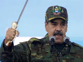 مادورو يتعهد بتحدي أي محاولة أميركية للإطاحة بحكومته: "الفشل ليس خياراً"