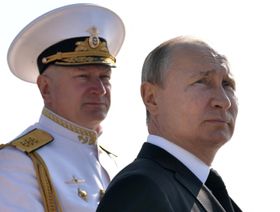 "فاينانشيال تايمز": بوتين يقيل قائد البحرية الروسية بعد خسائر في البحر الأسود