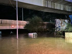 لبنان.. الأمطار والسيول تغرق شوارع بيروت وجهود حكومية لإنقاذ العالقين