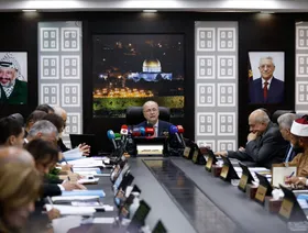 الحكومة الفلسطينية تدفع 70% من رواتب موظفيها في الضفة وغزة