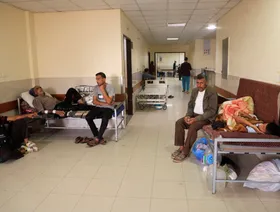 انهيار مستشفيات غزة يضع الأطباء أمام "مفاضلة صعبة" بين المرضى