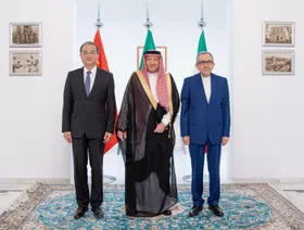 اجتماع سعودي إيراني صيني بالرياض.. التزام باتفاق بكين والسعي لتعزيز العلاقات