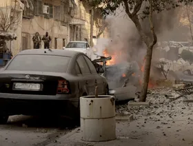 الجيش السوري و"قسد" يتبادلان الاتهامات مع تجدد اشتباكات حلب وإغلاق المطار