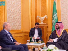ولي العهد السعودي يستقبل أمين المجلس الأعلى للأمن القومي الإيراني