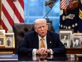 "أكسيوس": ترمب يؤجل حسم توجيه ضربة عسكرية ضد إيران لـ"تقييم التداعيات"