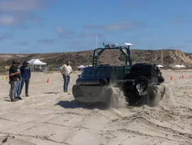 البحرية الأميركية تختبر مسيرة برمائية جديدة للعمل في بيئات قاسية