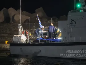 بعد غرق قارب مهاجرين أمام اليونان.. مصر تعلن تسريع استعادة جثامين ضحاياها