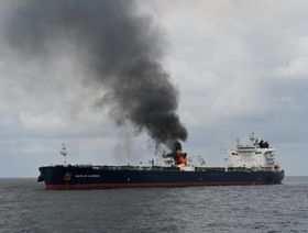 الحوثيون يعلنون استهداف سفينة بريطانية في البحر الأحمر