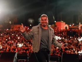 تعرف على كواليس تحضير ألبوم عمرو دياب الجديد "مكانك"