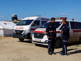سيارات الإسعاف تتحول لعيادات متنقلة في غزة