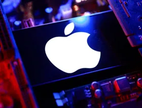 أبل تخطط لاستخدام Gemini من جوجل لتحسين قدرات Siri