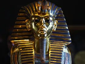 كنوز "الملك الذهبي".. درّة المتحف المصري الكبير