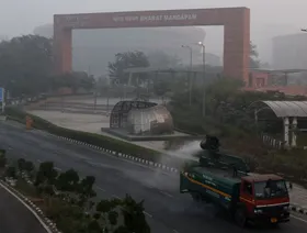 الهند تفرض إجراءات لمكافحة تلوث الهواء: حظر المركبات غير المطابقة وتنظيم حضور الموظفين