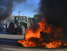 احتجاجات المزارعين في أوروبا.. "حراك اجتماعي" يواجه محاولات "استغلال سياسي"