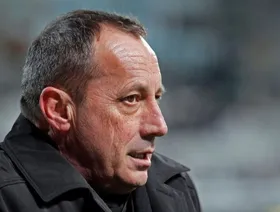 يشعل التوتر بالجزيرة الفرنسية.. اغتيال زعيم انفصالي سابق في كورسيكا بجنازة والدته