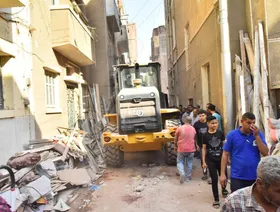مصر.. ارتفاع عدد ضحايا انهيار عقار في أسيوط إلى 14 حالة وفاة