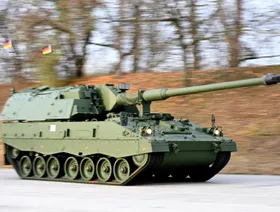 بعد إخفاق سلفه في أوكرانيا.. ألمانيا تكشف عن نسخة متطورة من مدفع PzH 2000