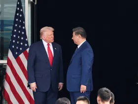 بعد اتفاق ترمب وشي.. أميركا والصين تعلّقان الرسوم المتبادلة على الموانئ