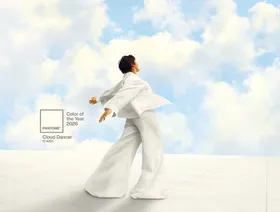 الأبيض لون العام 2026.. "راقصة السحاب" تفرض الهدوء على المجتمعات