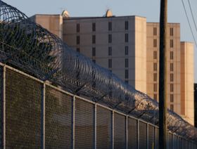خبراء أمميون: العنصرية والإهانة تتفشى في السجون الأميركية
