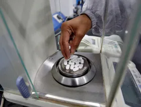 هل الإفراط في المضادات الحيوية يهدد صحتنا النفسية؟