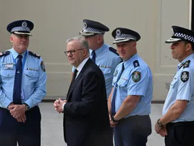 هجوم سيدني | أستراليا تدرس تشديد قوانين السلاح وتكشف معلومات جديدة عن المنفذين