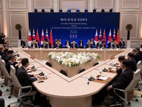 سول وبكين وطوكيو تتفق على "نزع السلاح النووي" من شبه الجزيرة الكورية