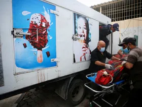 لا مستشفيات ولا مقابر.. جثث في شاحنات المثلجات مع زيادة الضحايا بغزة