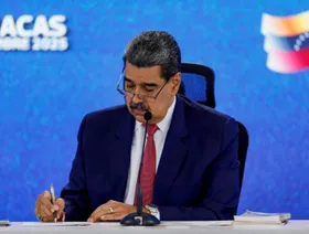 تصاعد التوتر مع ترمب.. وثائق: مادورو طلب دعماً عسكرياً من روسيا والصين وإيران