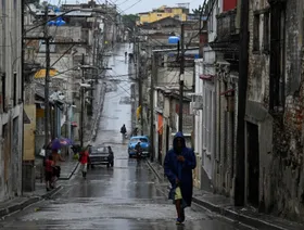 الإعصار ميليسا من الفئة الـ5 يجتاح جامايكا بفيضانات ورياح مدمّرة ويتجه نحو كوبا