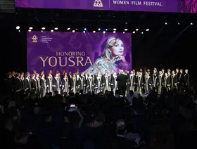 يسرا تتسلّم جائزة فخرية من مهرجان بيروت لسينما المرأة