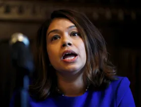 بنجلاديش.. أحكام بالسجن على وزيرة بريطانية سابقة والشيخة حسينة في قضية فساد