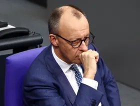 تقرير: ميرتس يدفع ألمانيا لدور قيادي في الاتحاد الأوروبي