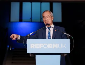 بريطانيا.. نايجل فاراج يتعهد بإنهاء "هجرة الأثرياء" في إطار رؤيته الاقتصادية